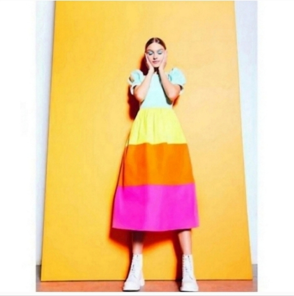 The Alice + Olivia Linnie Puff Sleeve Midi Dress in size 4 NWOT - Picture 2 of 14